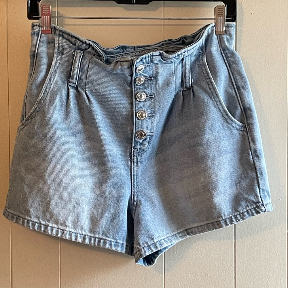 American Eagle High Waisted Button Fly Pleated Front 2.5” Denim Shorts